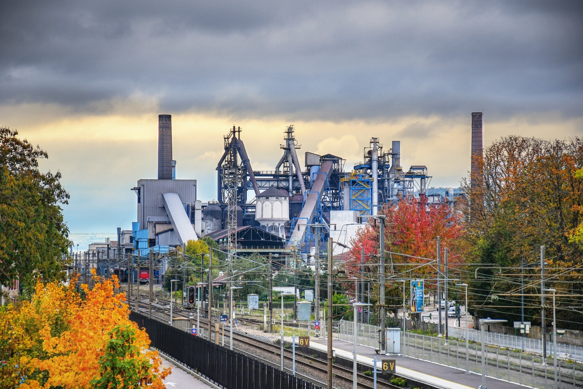 Pont-a-Mousson-Usine-Automne-©-French-Moments
